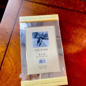 Silver plated solid brass 4 X 6 frame by Park Avenue. Classic NEW